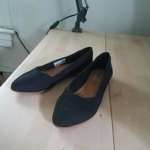TOMS Julie Flats- Size 5